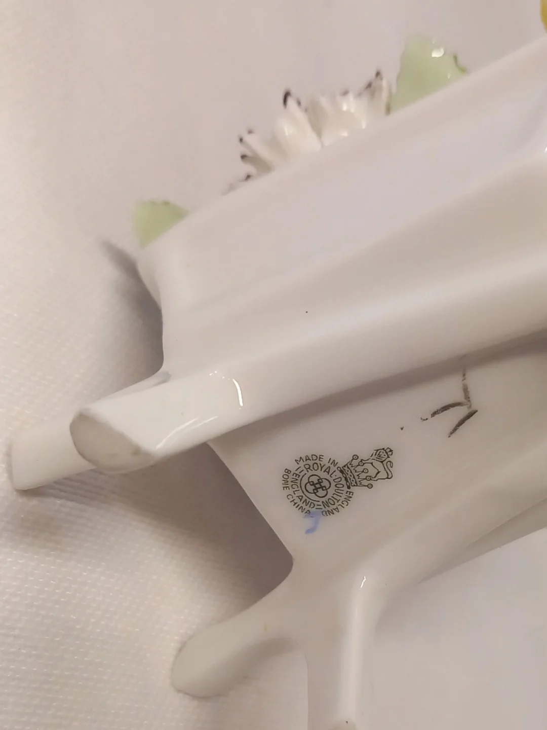 Royal Doulton Vintage İngiliz Porselen Minyatür Çiçek Arabası — yakın plan 6