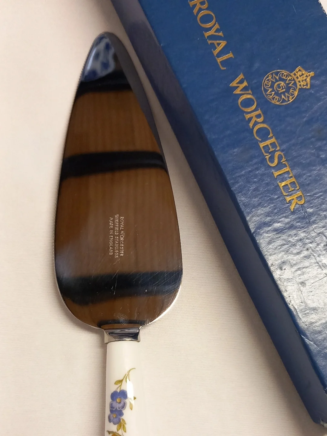 Royal Worcester Porselen Saplı Vintage Pasta Servis Spatulası (Sheffield England) — yakın plan 6