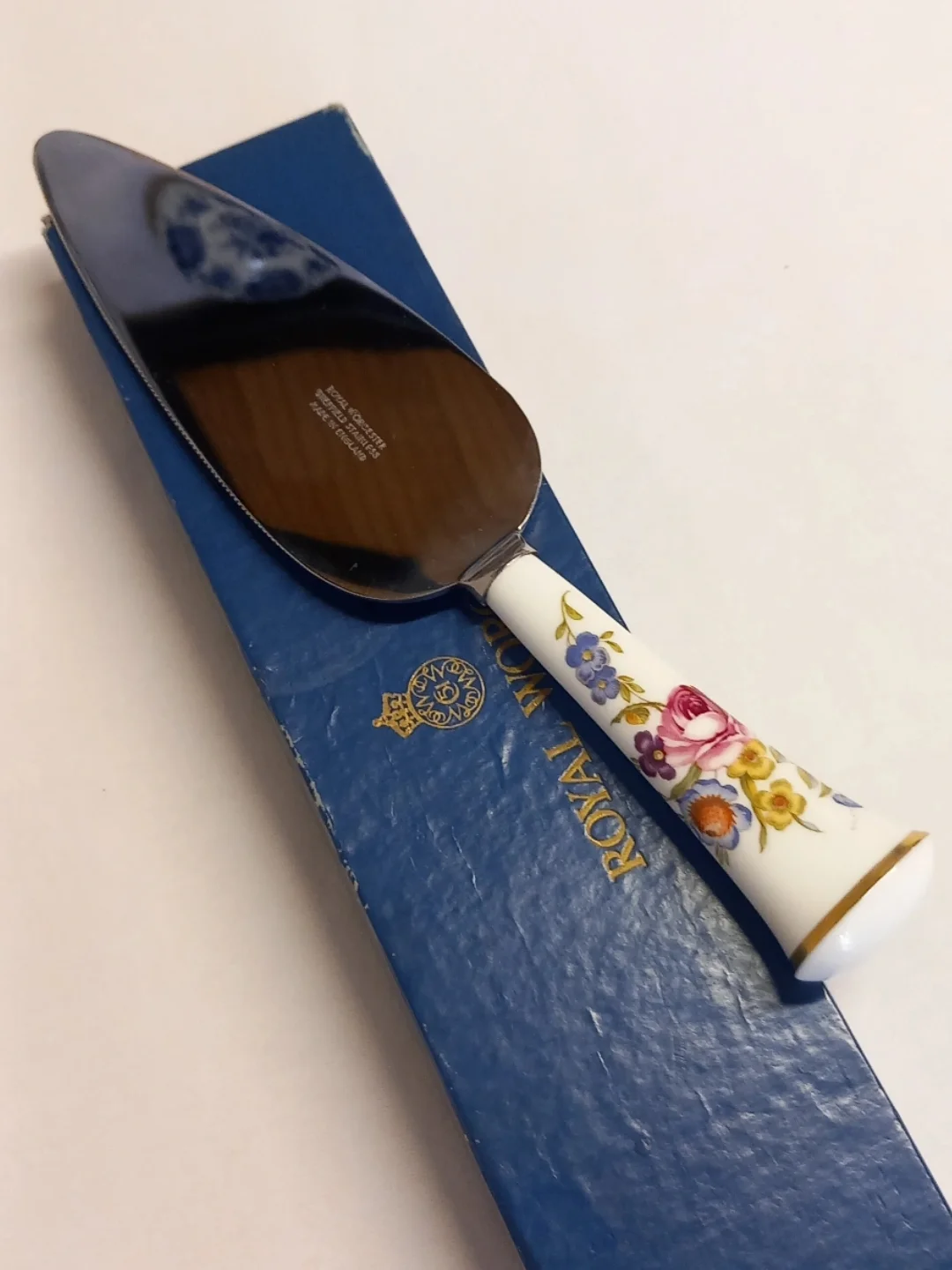 Royal Worcester Porselen Saplı Vintage Pasta Servis Spatulası (Sheffield England) — yakın plan 8