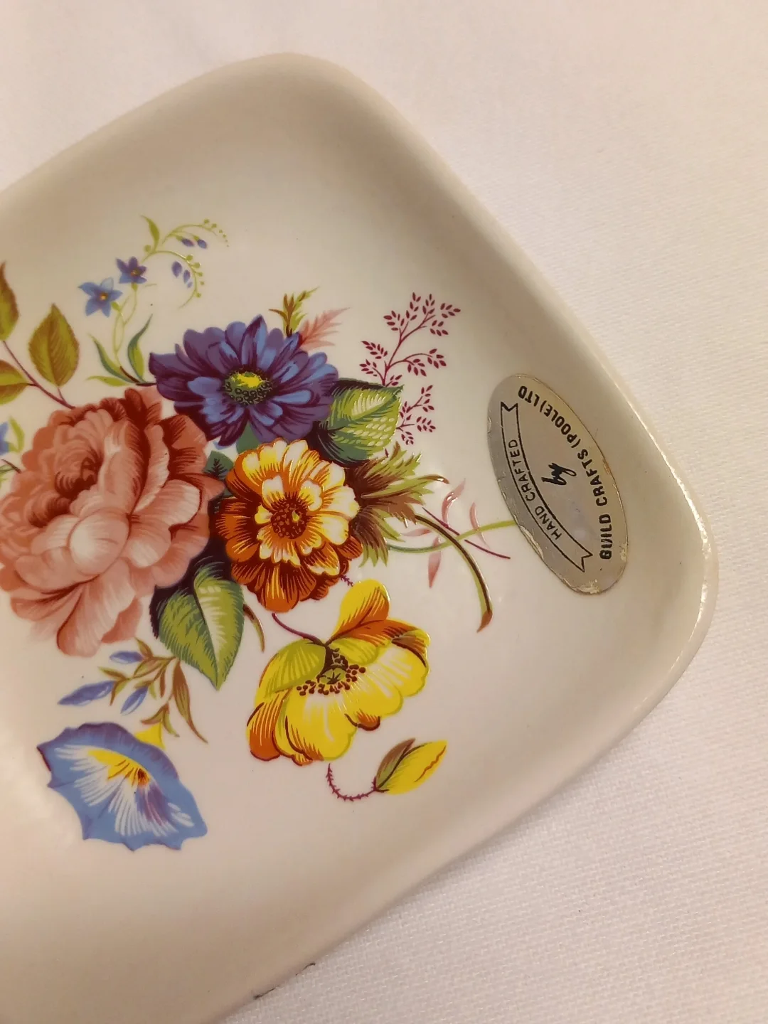Vintage Guild Crafts Ahşap Saplı Seramik Sunum Tabağı — yakın plan 4