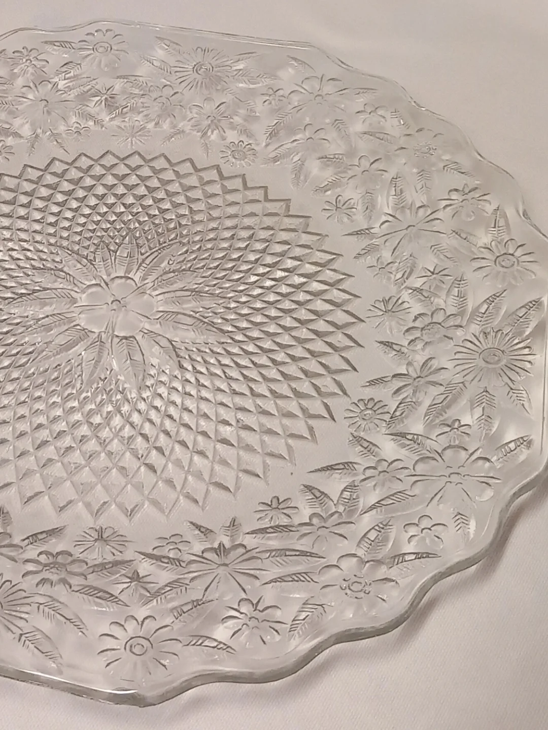 Pineapple & Floral desenindeki merkez yıldız motifi ile petek dokunun yakın planı