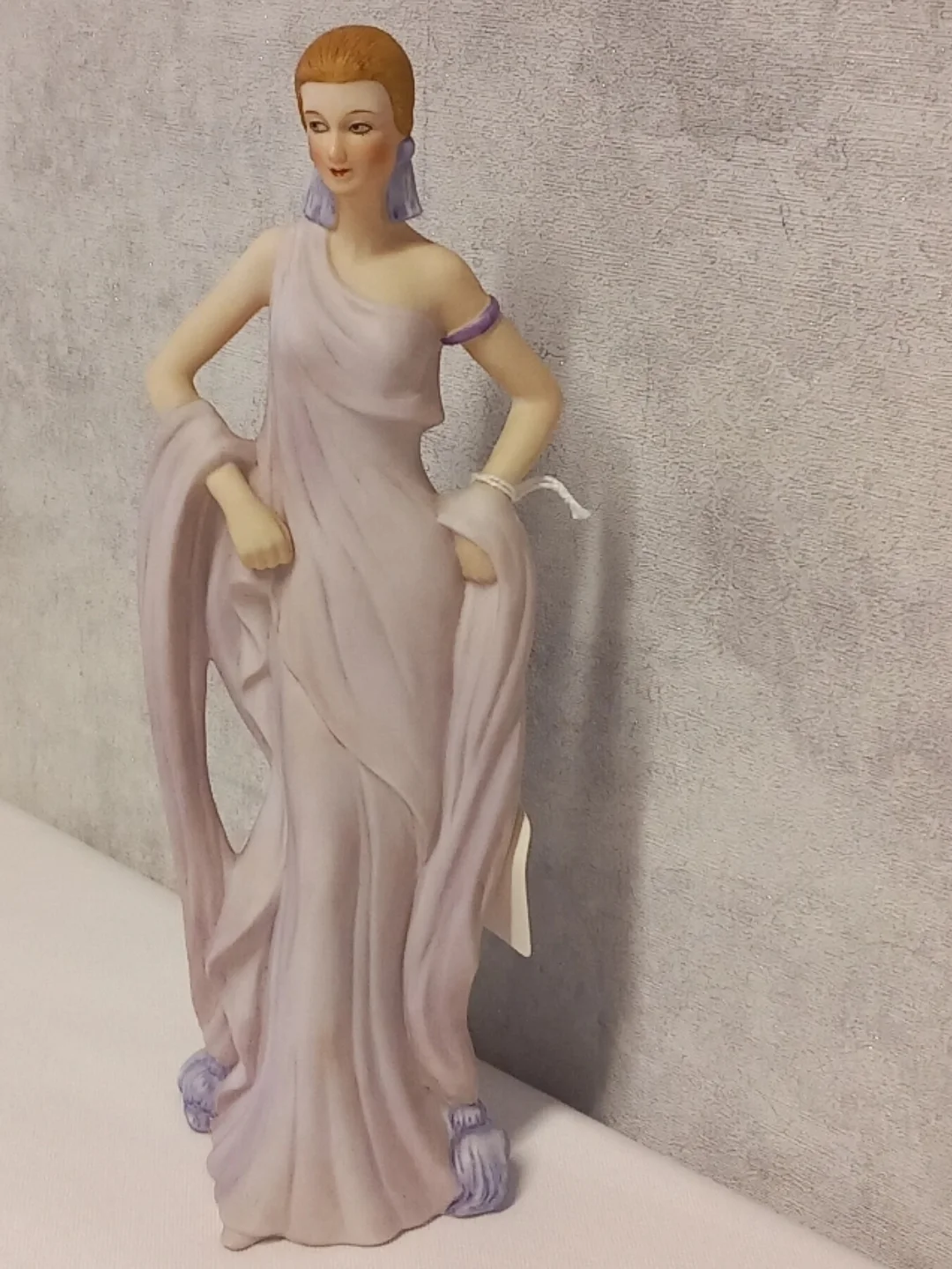 Vintage Josef Originals "Rebecca" Biblosu (La Belle Nouveau, 358/5000) — yakın plan 2