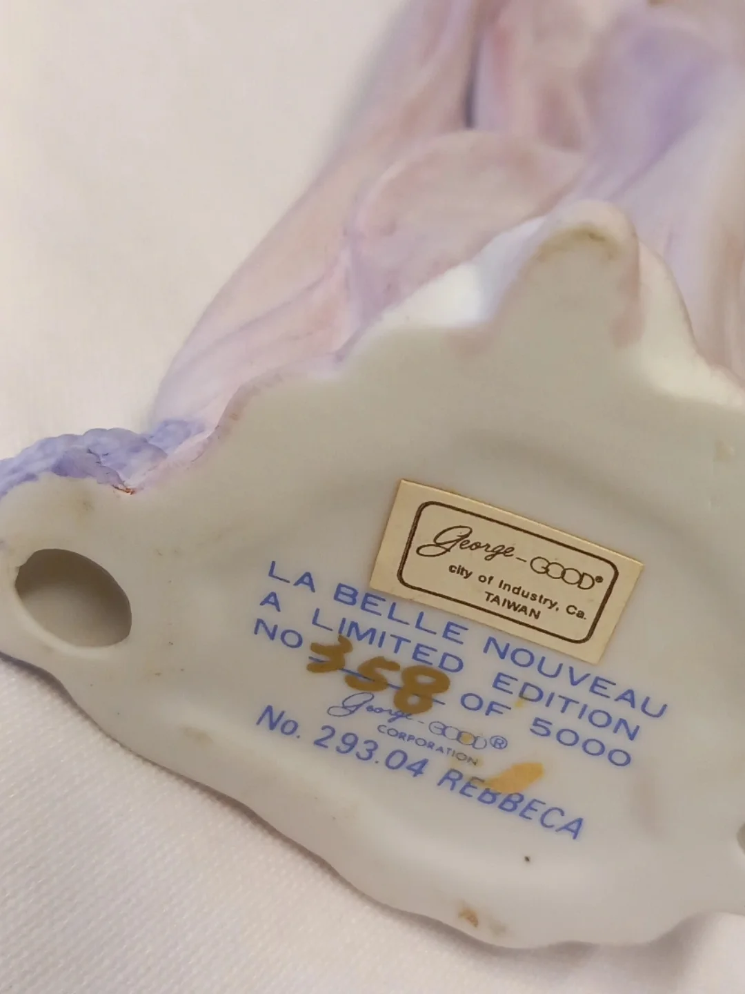 Vintage Josef Originals "Rebecca" Biblosu (La Belle Nouveau, 358/5000) — yakın plan 6